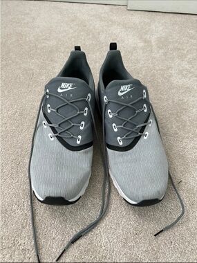 Nike Air Men's Lightweight Grey Running Shoes